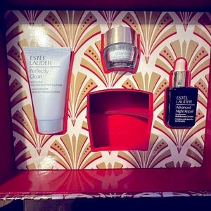 Estée Lauder:‎ advanced night repair, DayWear eye, Perfectly Clean face wash